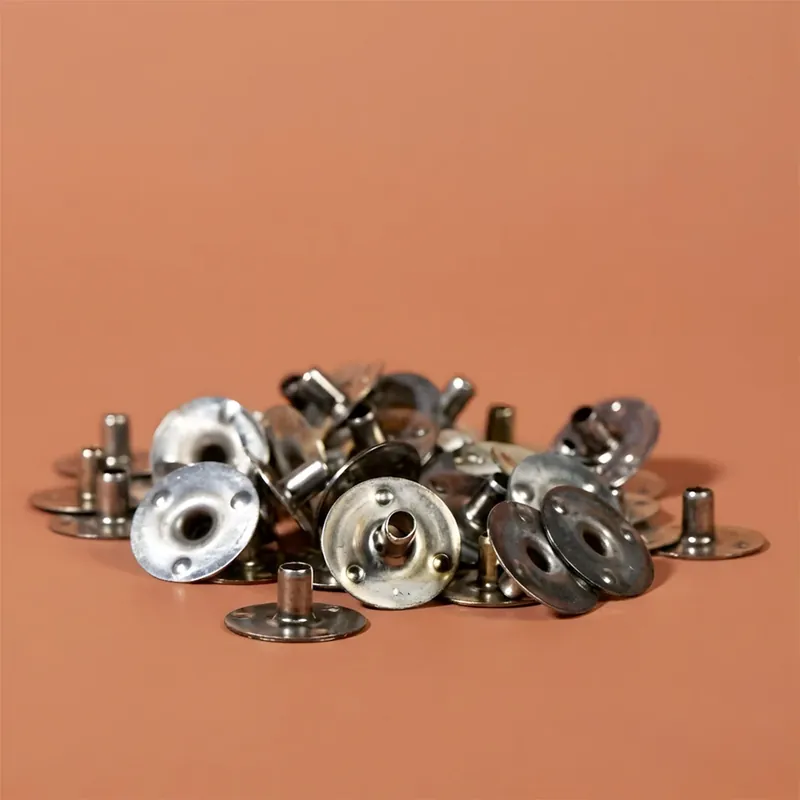 Round wick holder with hole Must-Have
